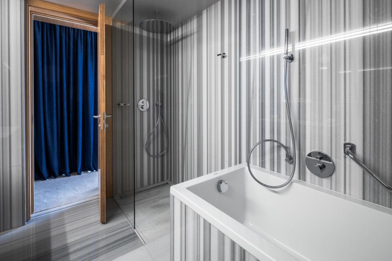 Grand Premium Twin – Atrium View,1718614756:JPEG